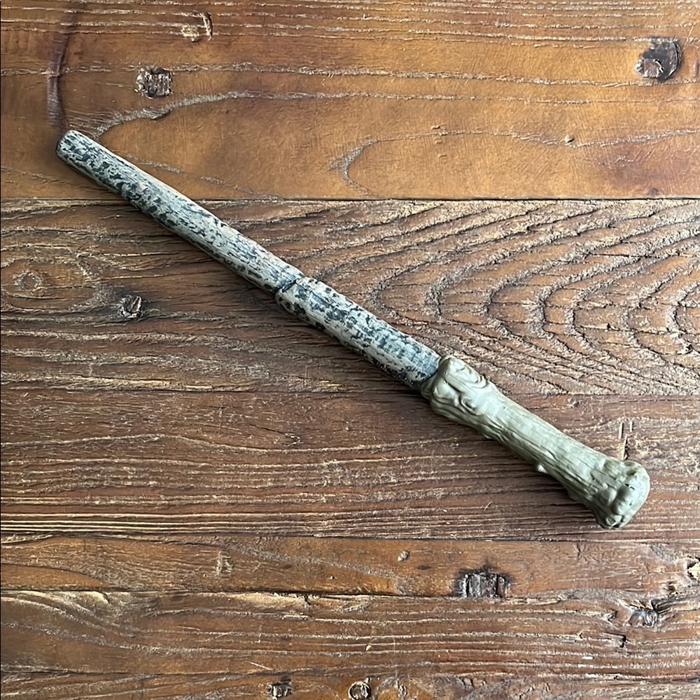 Textured Gray and Brown Wand